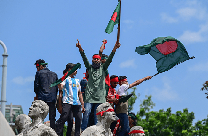 دارالحکومت ڈھاکا سمیت ملک کے مختلف شہروں میں مظاہرے جاری ہیں